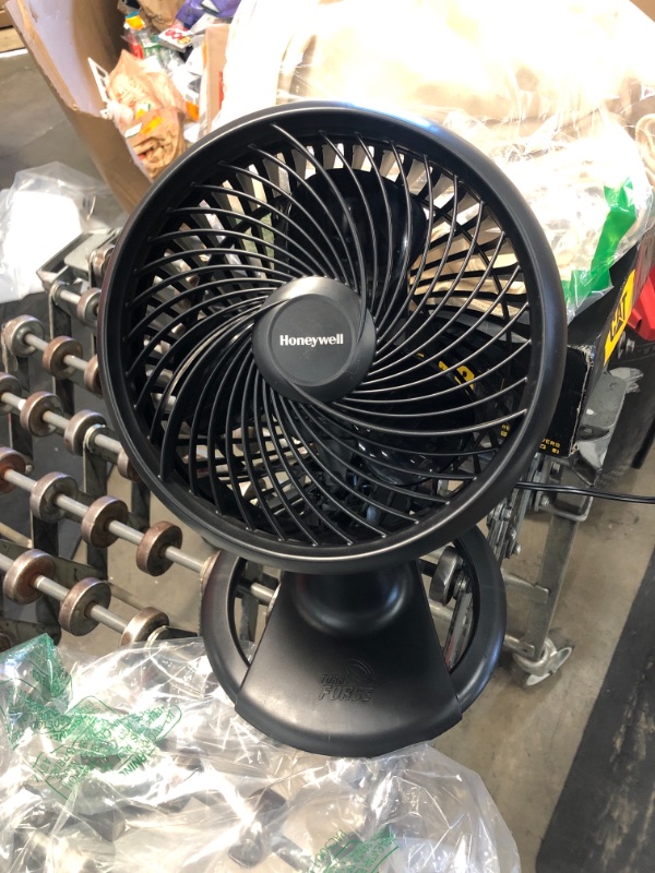 Photo 2 of Honeywell Turbo Power Oscillating Electric 10 inch Table Fan, Black, HPF860BWM

//TESTED AND FUNCTIONAL, DOES NOT ROTATE 
