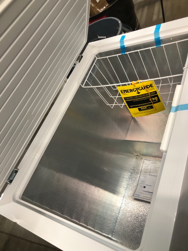 Midea MRC070S0AWW Chest Freezer, 7.0 Cubic Feet, White for sale