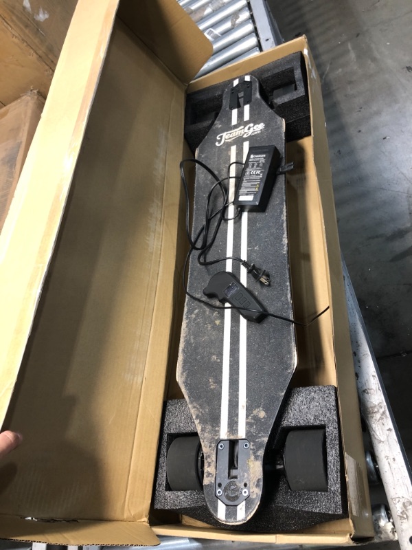 Photo 2 of Teamgee H20 39" Electric Skateboard with Remote, 1200W Dual Motor, 30KM Range, 26PMH Top Speed, 4 Speed Adjustment Longboards Skateboard Designed for...
Turns on but malfunctions. Goes backwards and forwards incorrectly.
