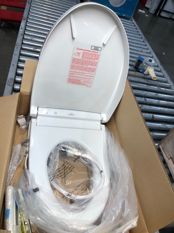 Photo 4 of K300 WASHLET Electric Bidet Seat for Elongated Toilet in Cotton White
SOME DAMAGE **LIIK AT PHOTOS***