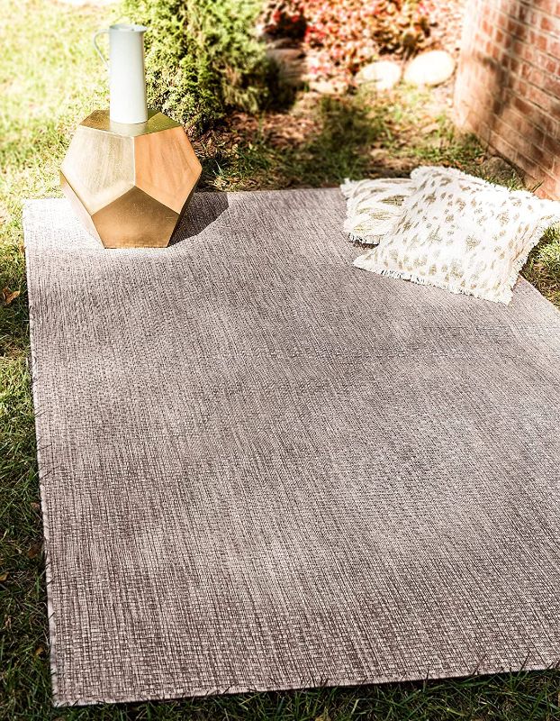 Photo 1 of *USED*
Unique Loom Solid Collection Casual Transitional Indoor and Outdoor Flatweave Area Rug, 6' x 9', Beige/Gray
