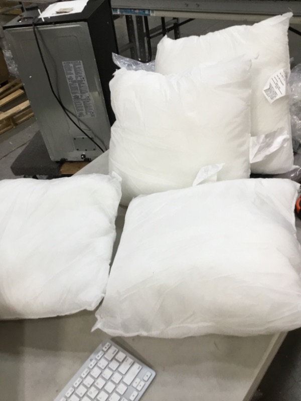 Photo 1 of 4 pc 100% polyester pillows