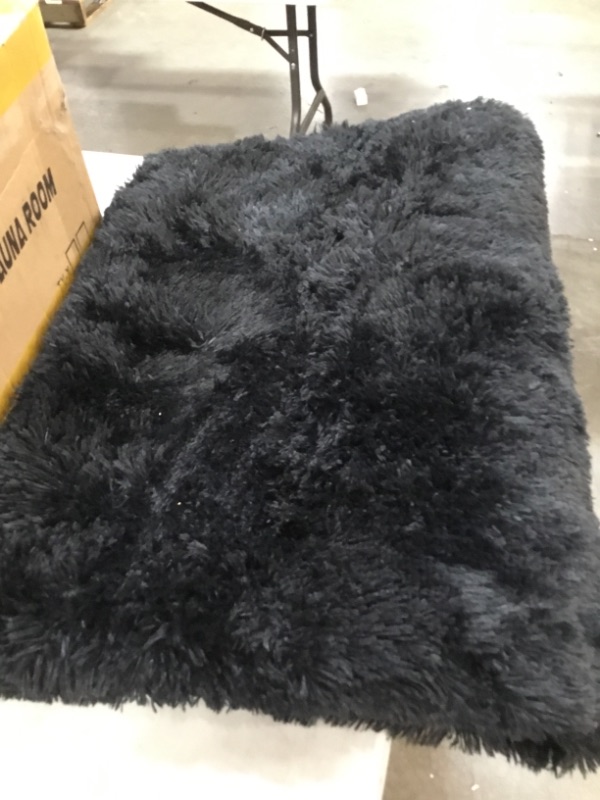 Photo 1 of 4 FT X 5FT 4IN BLACK SHAG RUG