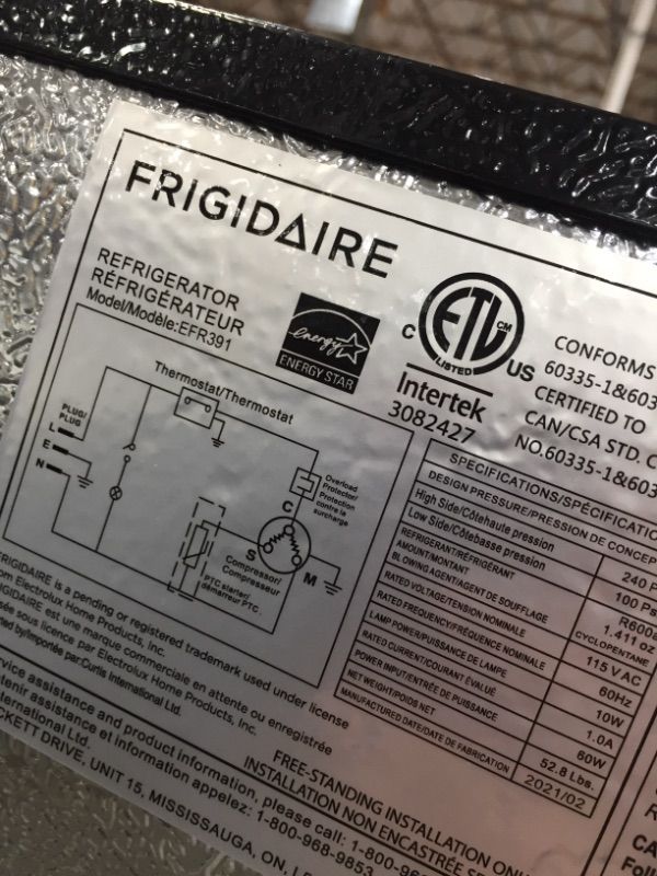 Photo 4 of PARTS ONLY
Frigidaire 3.2 cu. ft. Retro 2-Door Mini Refrigerator in Platinum Design with Top Freezer

