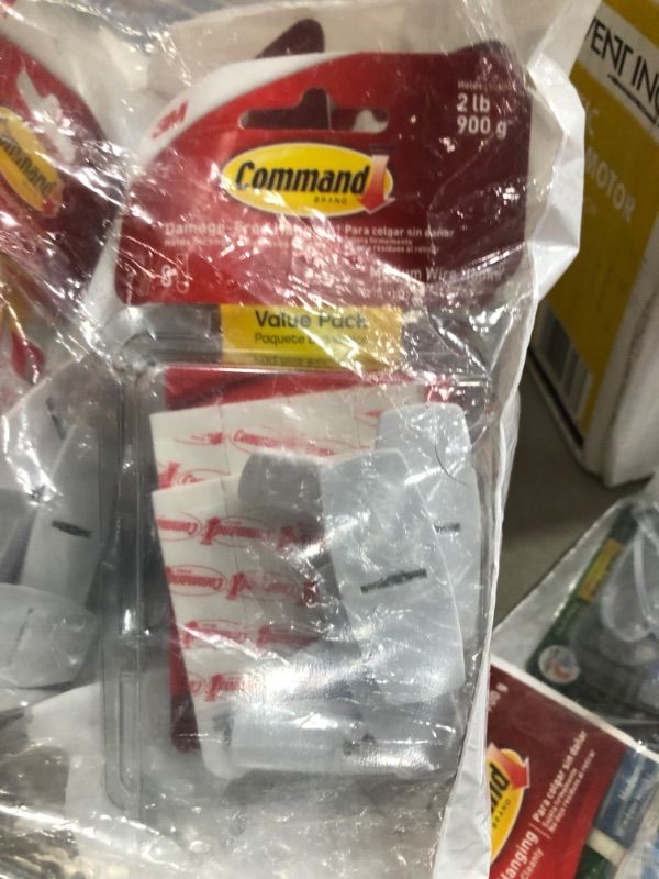 Photo 1 of 4 pk  3M™ Command™ Damage-Free Removable Toggle Hooks, Medium, 2 1/8"H x 7/8"W x 7/8"D, White, Pack Of 7