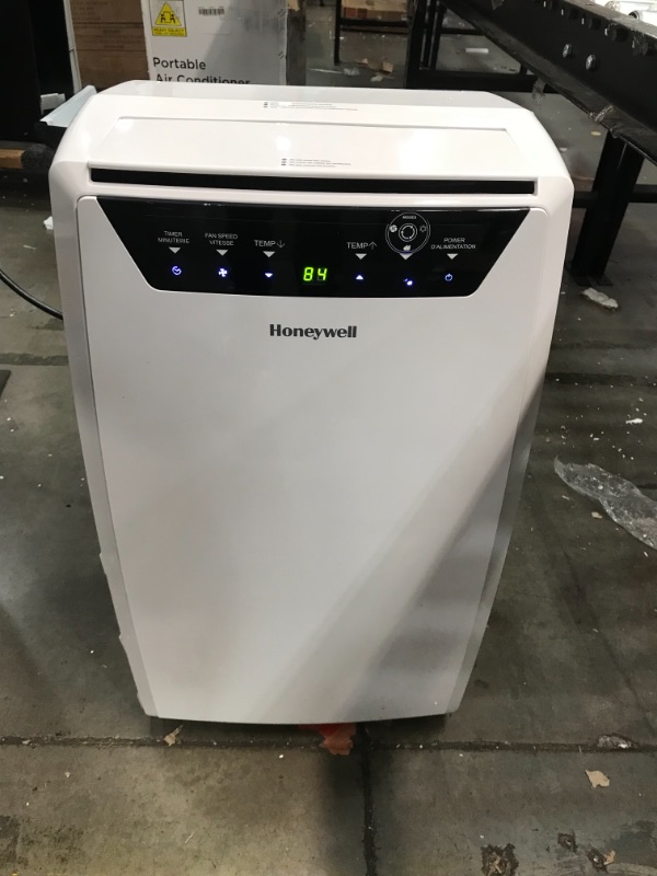 Photo 3 of 14,000 BTU (10,000 BTU DOE) Portable Air Conditioner with Dehumidifier in White** BLOWS ICE COLD 