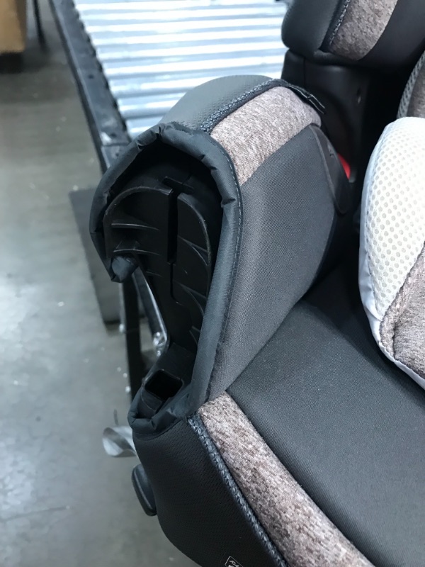 Photo 4 of Graco 4Ever DLX 4 in 1 Car Seat, Infant to Toddler Car Seat, with 10 Years of Use, Bryant
