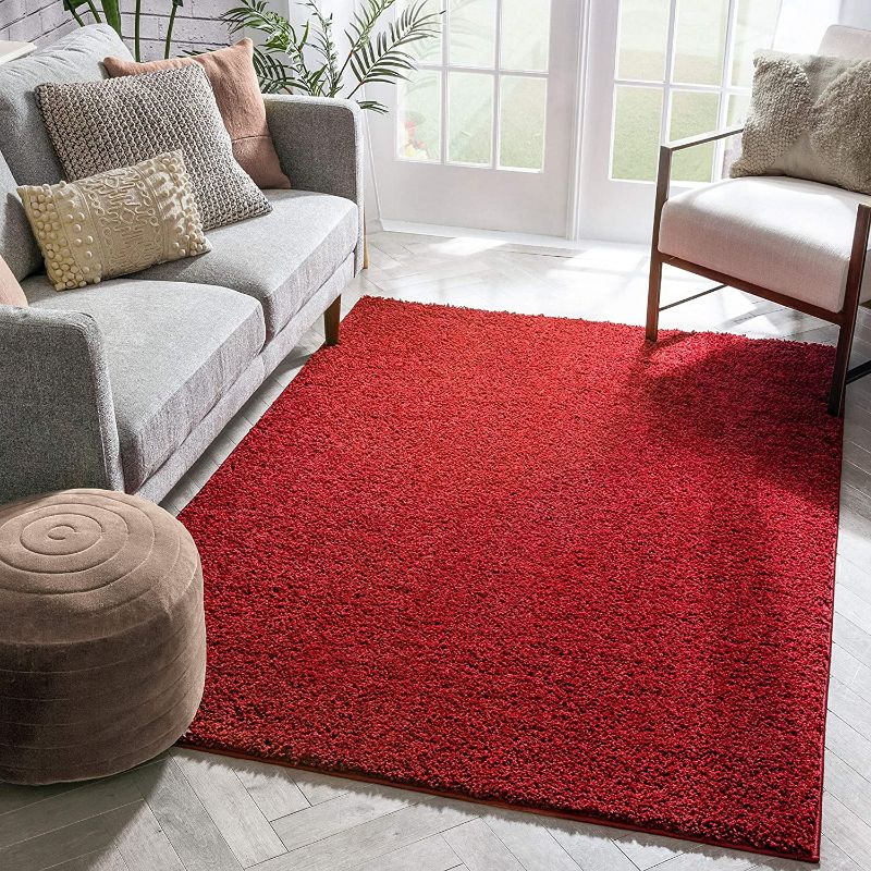 Photo 1 of 5' 3" X 7' SHAG AREA RUG RED