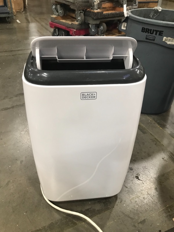 Photo 3 of BLACK+DECKER BPP10WTB Portable Air Conditioner with Remote Control, 10,000 BTU SACC/CEC (14,000 BTU ASHRAE), Cools up to 450 Square Feet, White
**BLOWS ICE COLD**MISSING REMOTE**