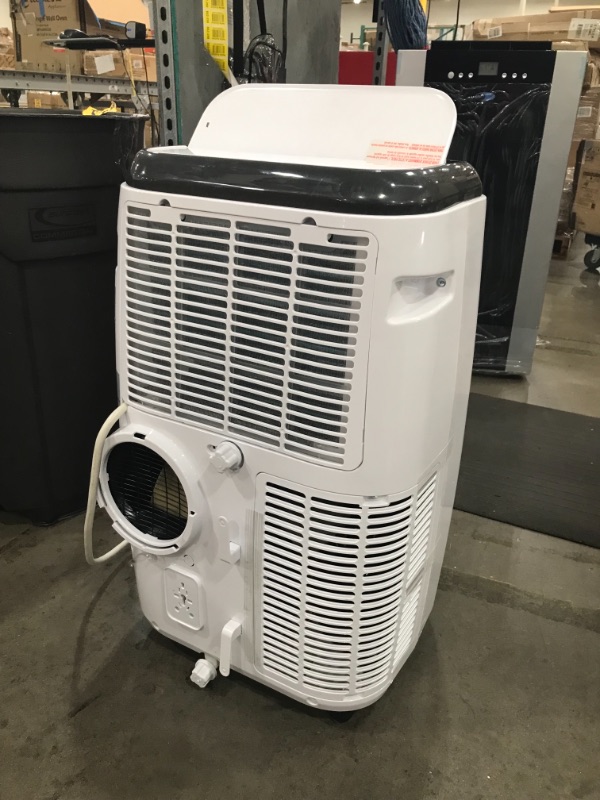 Photo 4 of BLACK+DECKER BPP10WTB Portable Air Conditioner with Remote Control, 10,000 BTU SACC/CEC (14,000 BTU ASHRAE), Cools Up to 450 Square Feet, White
**MISSING ACCESSORIES**