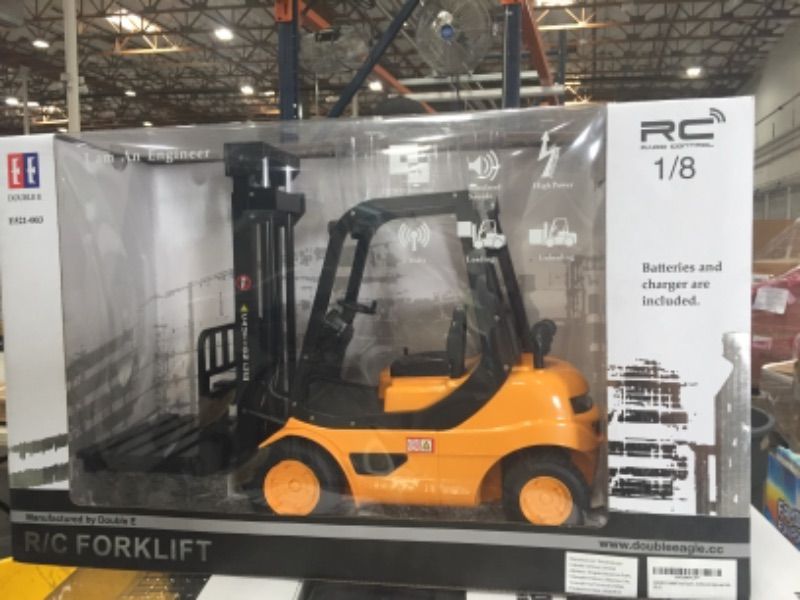 Photo 2 of Double E 1:8 Remote Control RC Forklift W/ USB Charger/Lights/Sounds F/ Kids 6y+