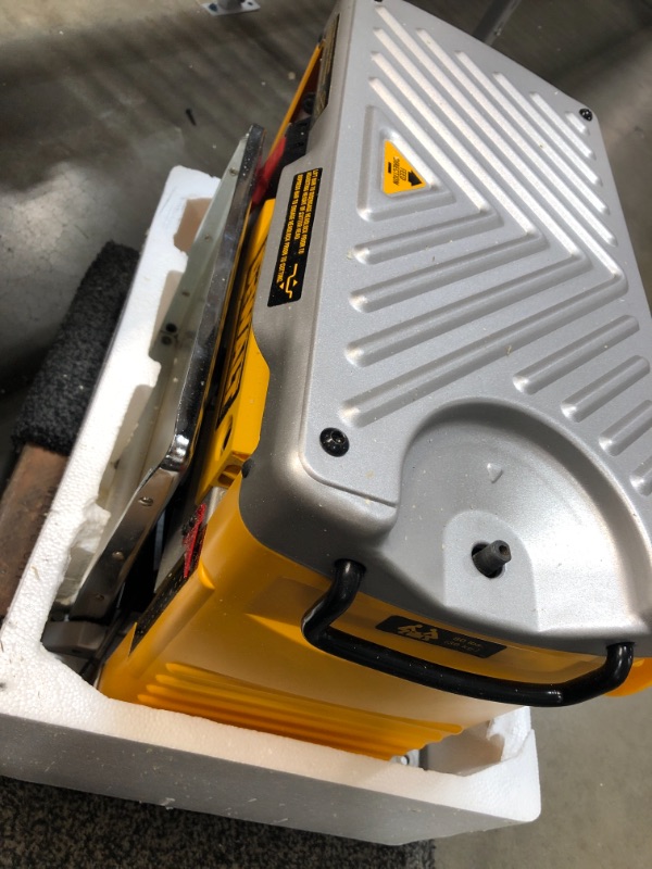 Photo 3 of DeWalt DW734 12-1/2 in. Thickness Planer