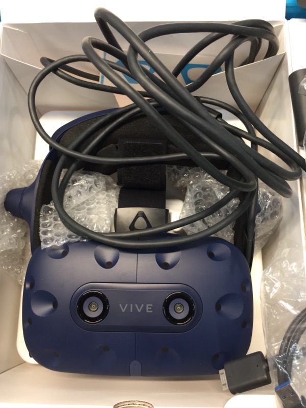 Photo 6 of READ CLERK COMMENTS* HTC VIVE Pro VR Headset & System
