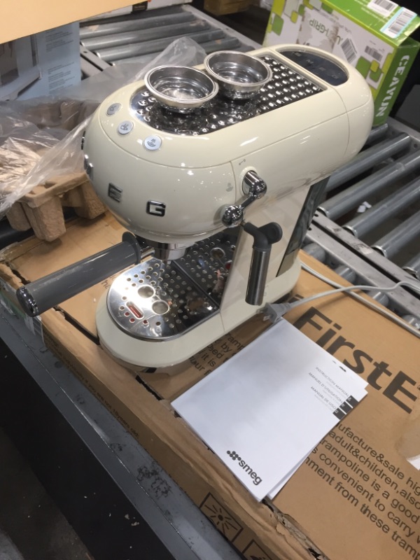 Photo 2 of Smeg ECF01CRUS Espresso Coffee Machine, One Size, Cream

//used // tested, powers on