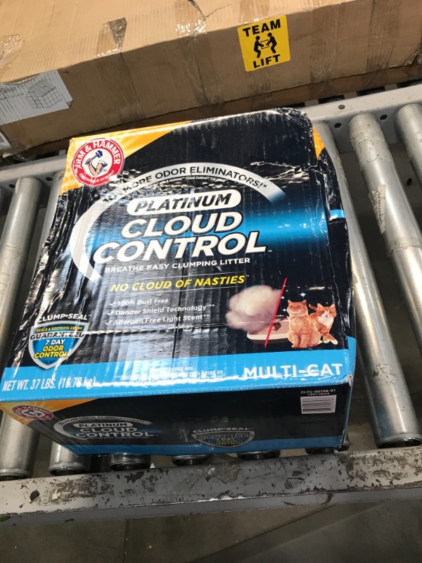 Photo 2 of ARM & HAMMER Cloud Control Platinum Clumping Cat Litter 37LB
