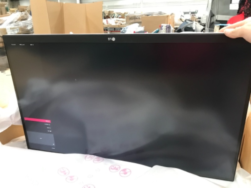 Photo 4 of LG 27UK850-W 27" 4K UHD IPS Monitor with HDR10 with USB Type-C Connectivity and FreeSync