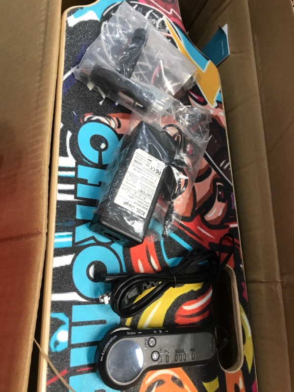 Photo 4 of **  DAMAGED* Caroma 36" Electric Skateboard with Remote, 700W Dual Motor Electric Longboard, 15.6 MPH Max Speed, 10-12 Miles Range, 8 Layer Maple, 3-Speed Modes E-Skateboard for Adults, Teens, Youths
