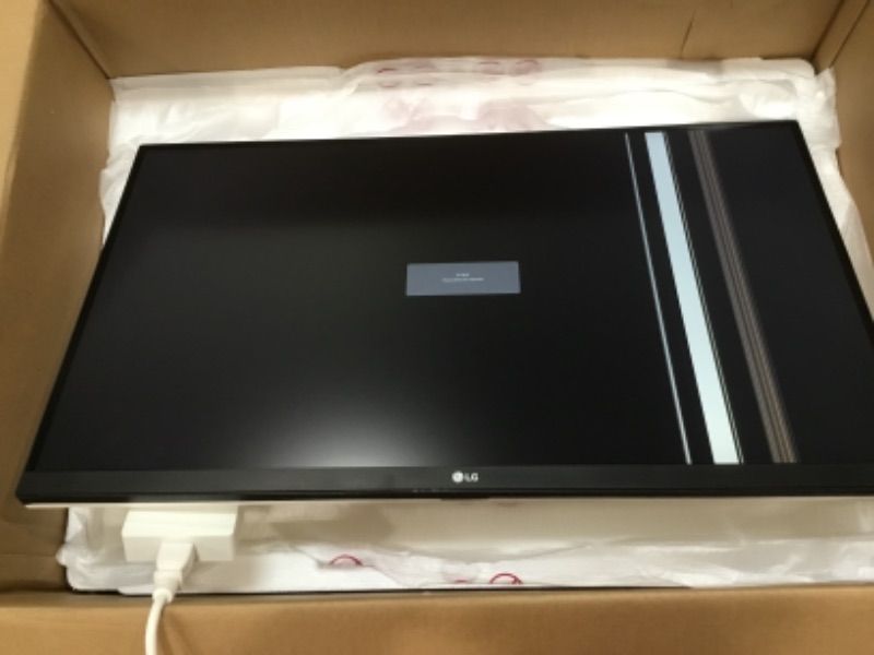 Photo 1 of LG 27UL850-W 27" UHD (3840 x 2160) IPS Display with VESA DisplayHDR 400