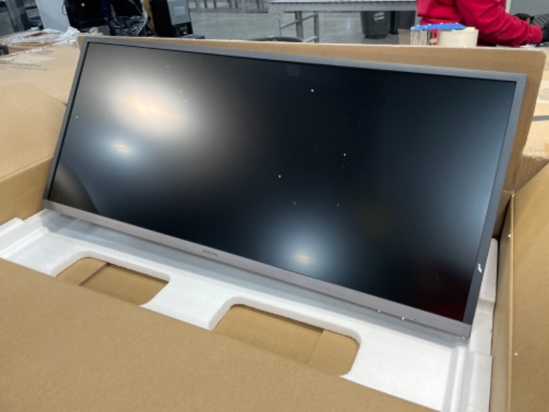 Photo 2 of COULD NOT BE TESTED// SAMSUNG 34" Class Flat 3,440 x 1,440 Ultra HD - LS34J550WQNXZA