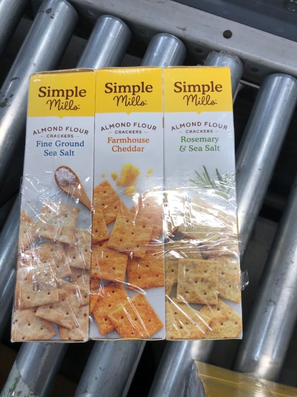 Photo 2 of ***EXPIRED***
Simple Mills, Snacks Variety Pack, Fine Ground Sea Salt, Rosemary & Sea Salt, Farmhouse Cheddar Variety Pack, 9 Count packs,(Packaging May Vary) Best by 08/08/2021