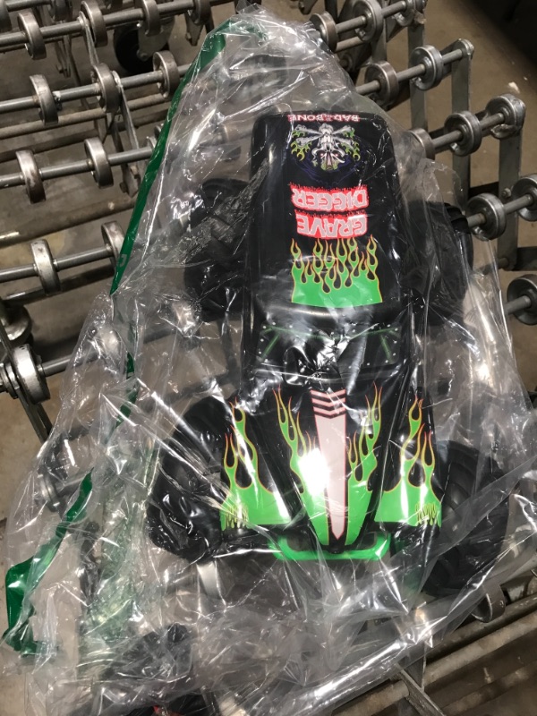 Photo 3 of Monster Jam, Official Grave Digger Remote Control Truck 1:15 Scale, 2.4GHz