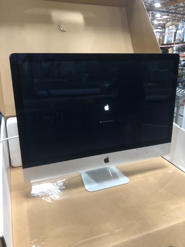 Photo 2 of Apple - 27" iMac® with Retina 5K display - Intel Core i5 (3.1GHz) - 8GB Memory - 256GB SSD - Silver