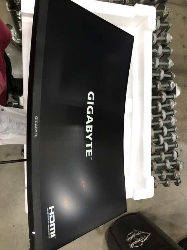 Photo 2 of Gigabyte 27" 16:9 Curved 165 Hz Adaptive-Sync VA Gaming Monitor