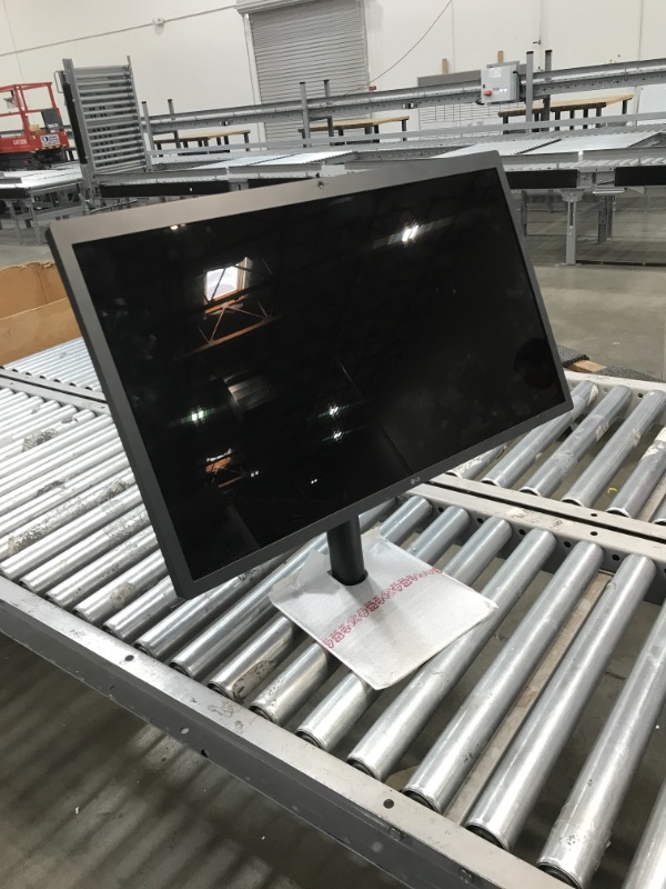 Photo 2 of LG 27MD5KL UltraFine Display