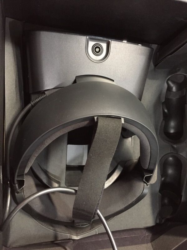 Photo 4 of Oculus Rift S PC-Powered VR Gaming Headset
