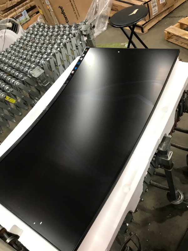 Photo 1 of Philips 328E1CA 32" Curved Monitor, 4K UHD, 120% sRGB, Adaptive-Sync, Speakers, Vesa, 4Yr Advance Replacement Warranty
**COULD NOT TURN  ON, MISSING POWED BRICK TO POWER ON, USED**