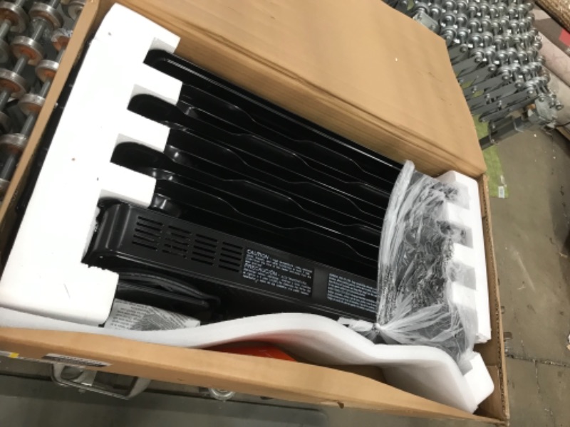 Photo 1 of Space Heater, TaoTronics 1500W Oil Filled Radiator Heaters with 3 Heating Mode, 24-Hrs Timer for Auto-On & Off, Remote Control, Tip-over Protection Electric Portable Heater for Indoor Use Home Office
**DOES NOT FUNCTION, MISSING REMOTE**
