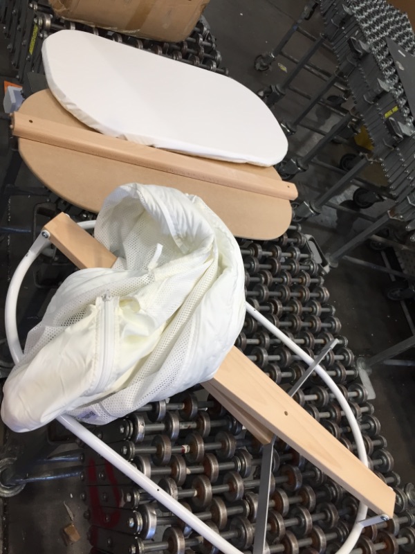 Photo 3 of BABYBJORN Cradle - White
