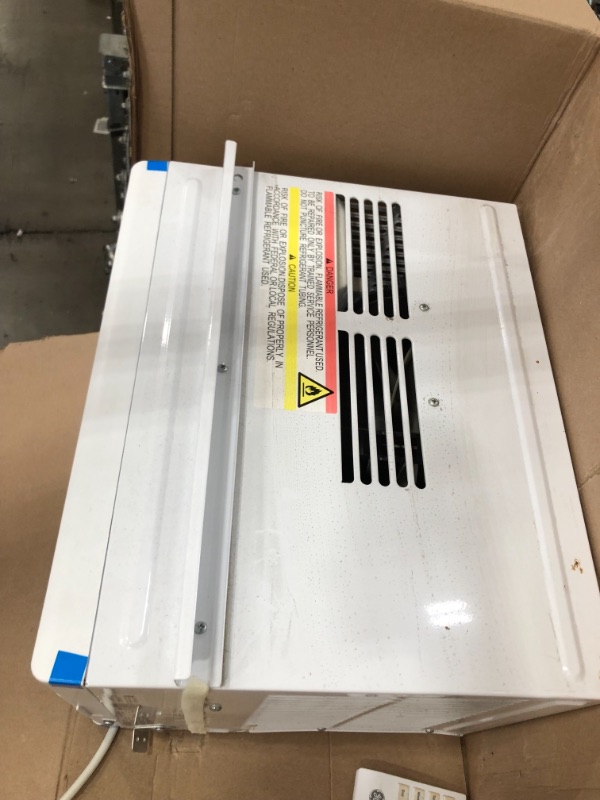 Photo 4 of GE Energy Star 10,000 BTU Smart Electronic Window Air Conditioner for Medium Rooms up to 450 sq ft, White
**USED**