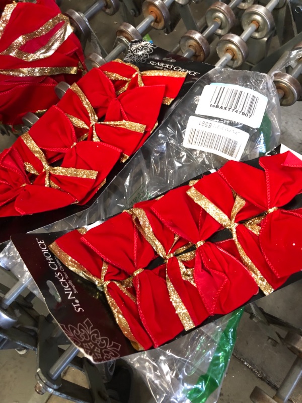 Photo 1 of GENERAL ITEM, ST.KNICKS CHOICE RED BOWS
**USED**