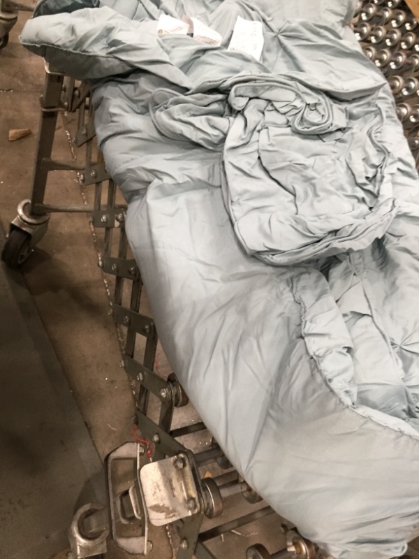Photo 1 of AMAZON BASICS FULL/QUEEN Comforter: 86" IN X 90 IN