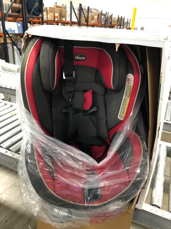 Photo 1 of Chicco NextFit Zip Convertible Car Seat - RED

//USED 
