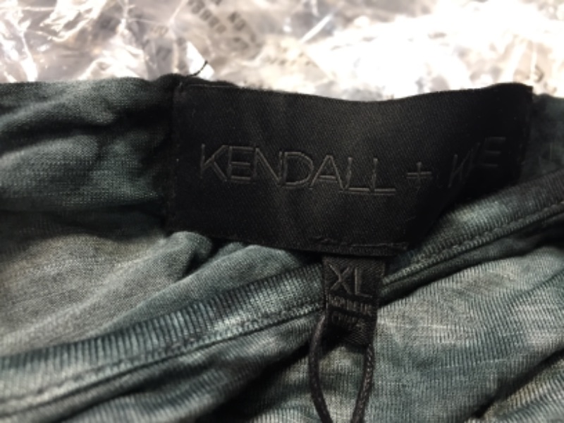 Photo 5 of KENDALL + KYLIE Women's Marbled Ruched Top - Amazon Exclusive
XLARGE