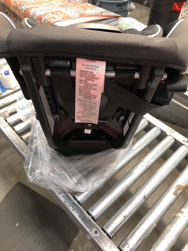 Photo 4 of Graco Extend2Fit Convertible Car Seat - Gotham