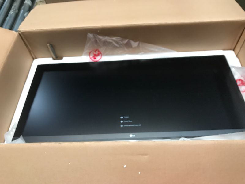 Photo 1 of LG 34WK650-W - 34" Class 21:9 UltraWide® Full HD IPS LED Monitor with HDR 10 (34" Diagonal)
