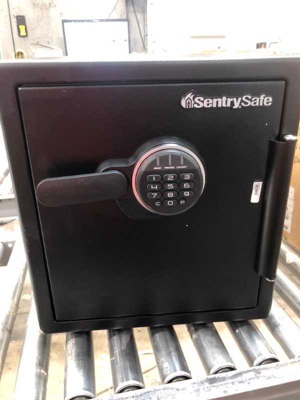 Photo 2 of SentrySafe SFW123EU Fireproof Waterproof Safe with Digital Keypad, 1.23 Cubic Feet
MISSING MANUAL AND KEYS