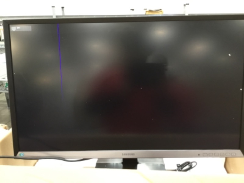 Photo 2 of SAMSUNG 32" Flat (2560 x 1440) QHD Monitor -LS32D85KTSR/ZA