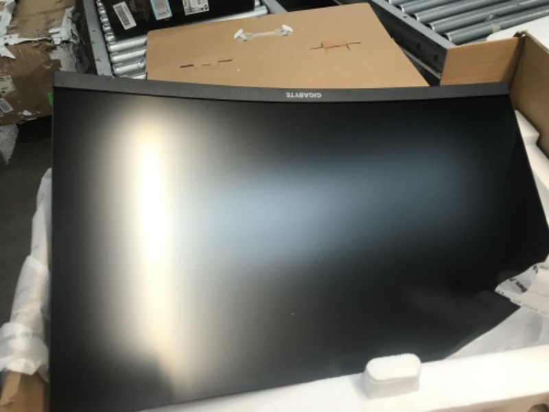 Photo 1 of NON FUNCTIONAL GIGABYTE G27QC 27 in" 165Hz 1440P Curved Gaming Monitor, 2560 x 1440 VA 1500R Display, 1ms (MPRT) Response Time, 92% DCI-P3, HDR Ready, FreeSync Premium, 1x Display Port 1.4
