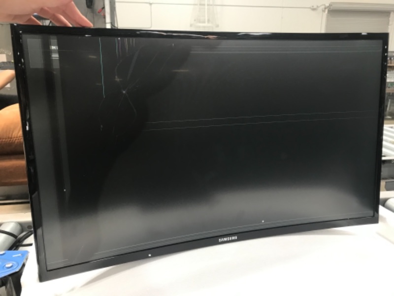 Photo 1 of DAMAGED SAMSUNG LC27F398FWNXZA SAMSUNG C27F398 27 Inch Curved LED Monitor
