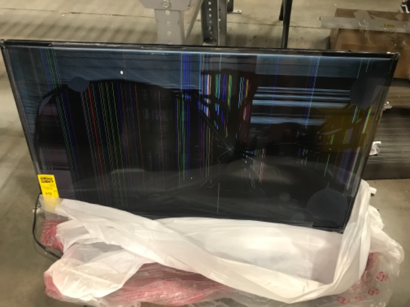 Photo 1 of DAMAGED TCL 43S425 43 Inch 4K Ultra HD Smart ROKU LED TV (2018)
