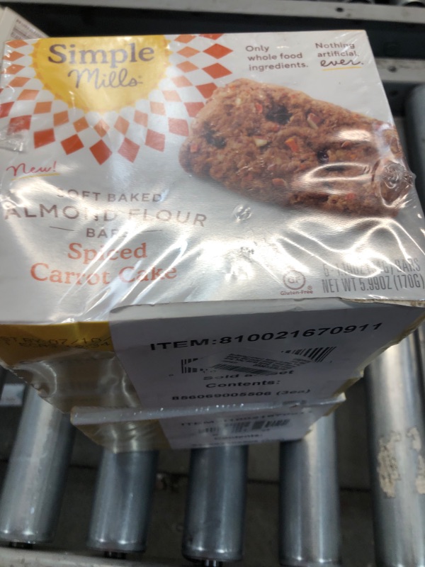 Photo 2 of Simple Mills Almond Flour Snack Bars (Spiced Carrot Cake) with Organic Coconut Oil 6 ct
exp 7/10/21