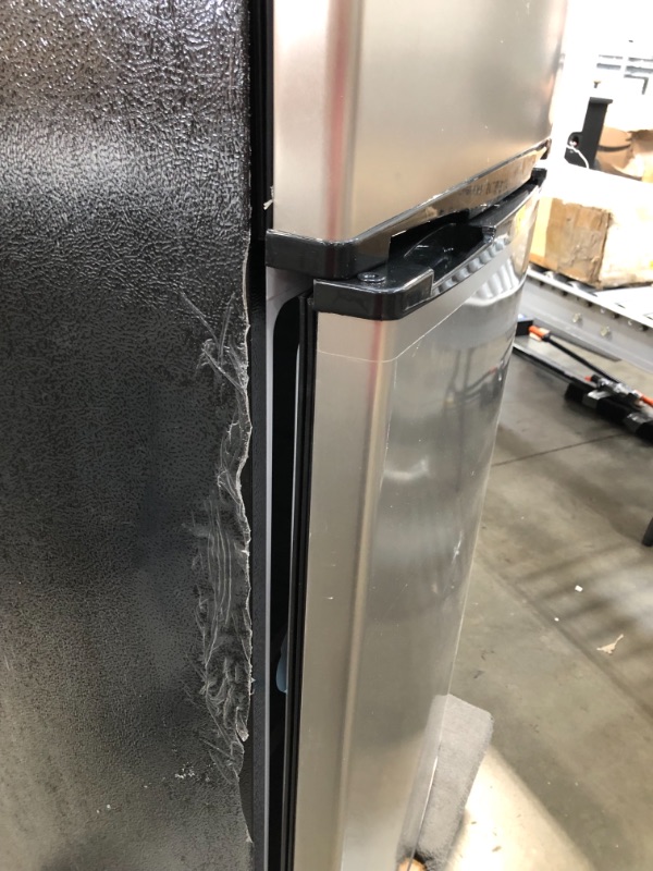 Photo 5 of RCA RFR725 EFR749 2 Door Apartment Size Refrigerator with Freezer, 7.5 cu. ft, Platinum, Stainless DAMAGE TO THE BOTTOM OF THE ITEM AND DOORS A SLIGHTLY BENT. COVER TO THE GASKET IS CRACKED ON TOP
