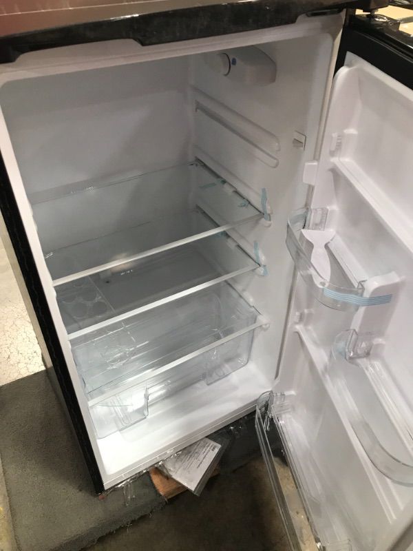 Photo 3 of 7.5 cu. ft. Refrigerator with Top Freezer in Stainless Look **PARTS ONLY**