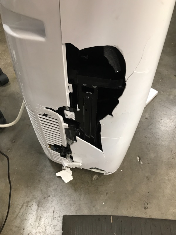 Photo 1 of **DAMAGED** Black+decker Bpp10hwtb Portable Air Conditioner with Heat and Remote Control, 10,000 BTU SACC/CEC (14,000 BTU Ashrae), Cools Up to 450 Square Feet, WH