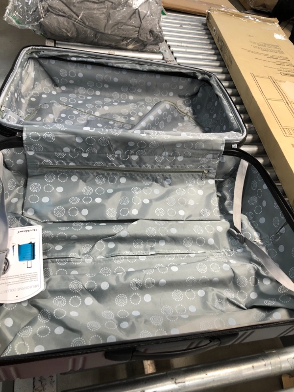 Photo 3 of *USED*
Rockland Melbourne Hardside Expandable Spinner Wheel Luggage, Silver, 2-Piece Set (20/28)

