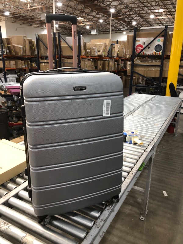 Photo 2 of *USED*
Rockland Melbourne Hardside Expandable Spinner Wheel Luggage, Silver, 2-Piece Set (20/28)
